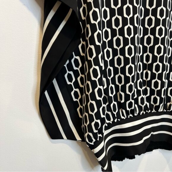 Laura Geometric Print Top Black White - Picture 3 of 7
